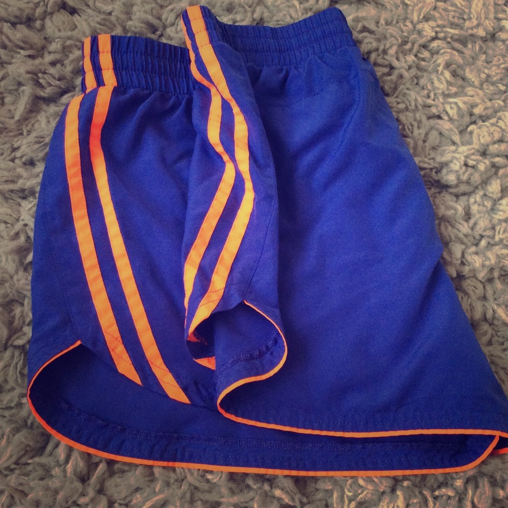 Girls athletic shorts M (8-10)